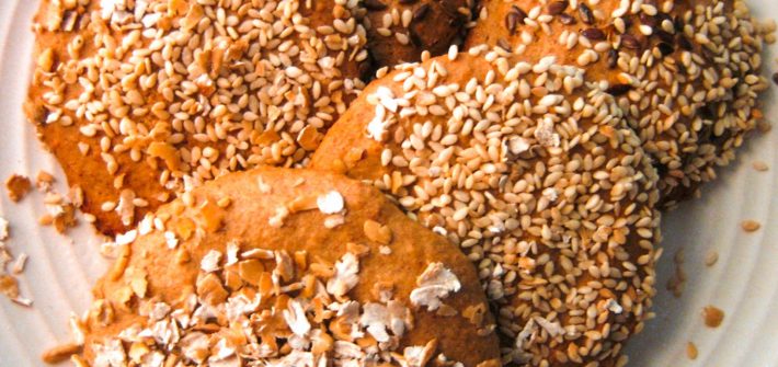 wegańskie korzenne ciasteczka bez cukru bezglutenowe