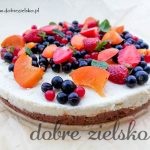 wegański bezglutenowy jagielnik kokosowo-figowy z owocami bez cukru